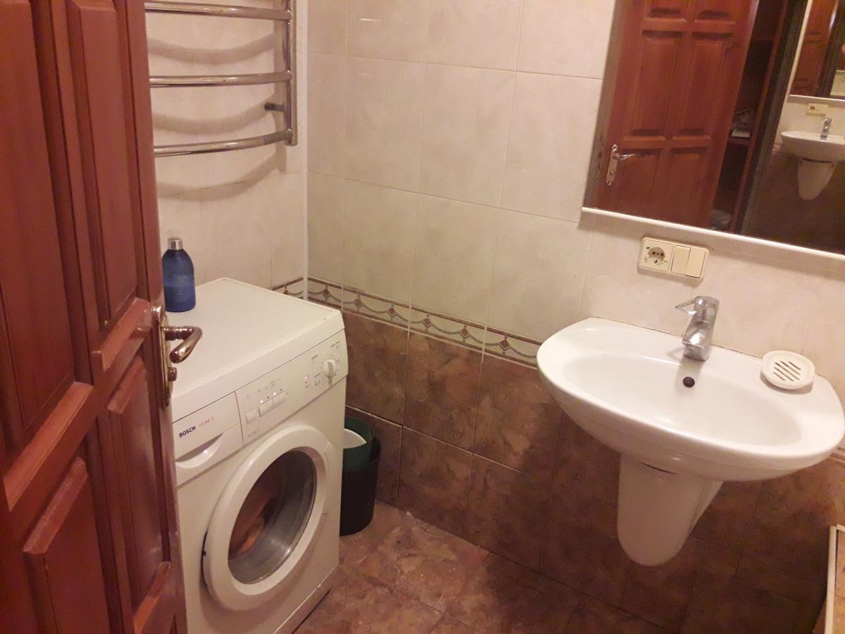 Appartment Near M. 23 Serpnya Kharkiv Eksteriør bilde