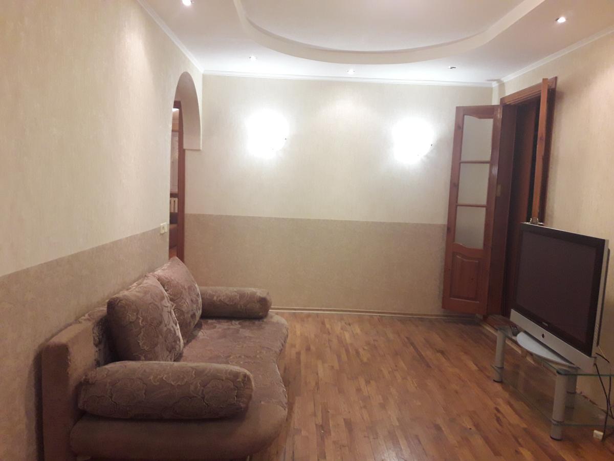 Appartment Near M. 23 Serpnya Kharkiv Eksteriør bilde