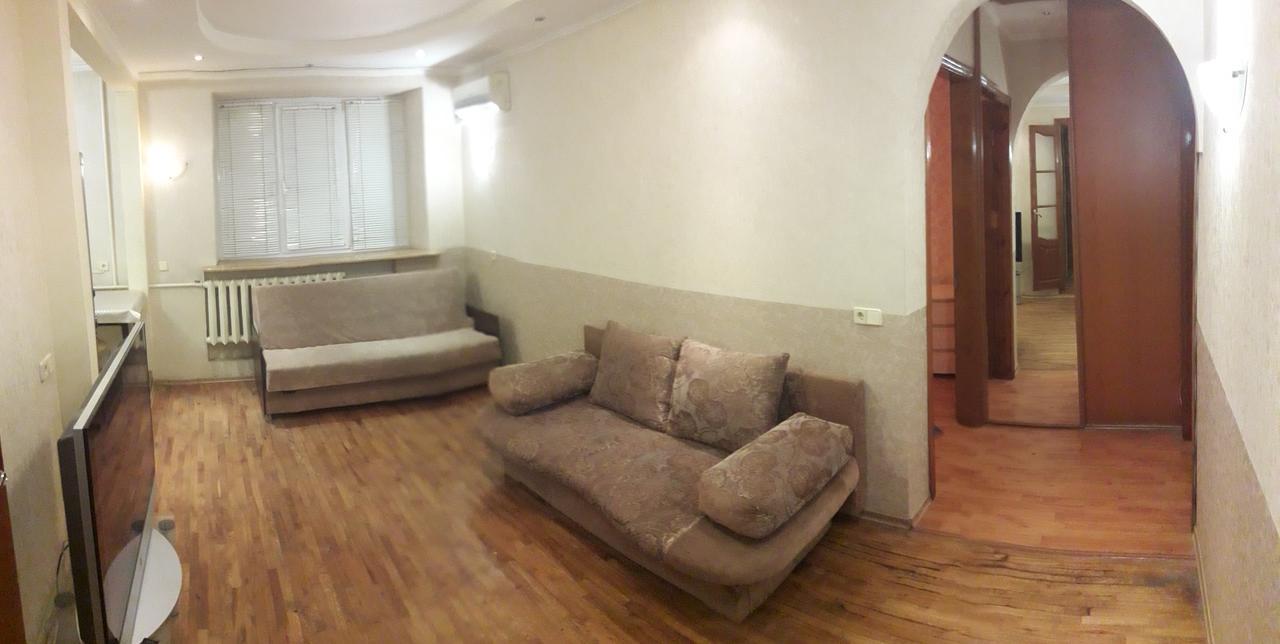 Appartment Near M. 23 Serpnya Kharkiv Eksteriør bilde