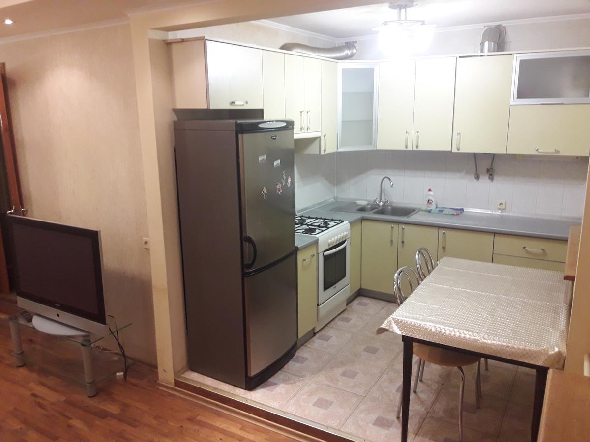 Appartment Near M. 23 Serpnya Kharkiv Eksteriør bilde